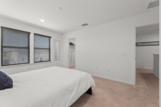 Building Photo - 16424 Big Hickory Dr