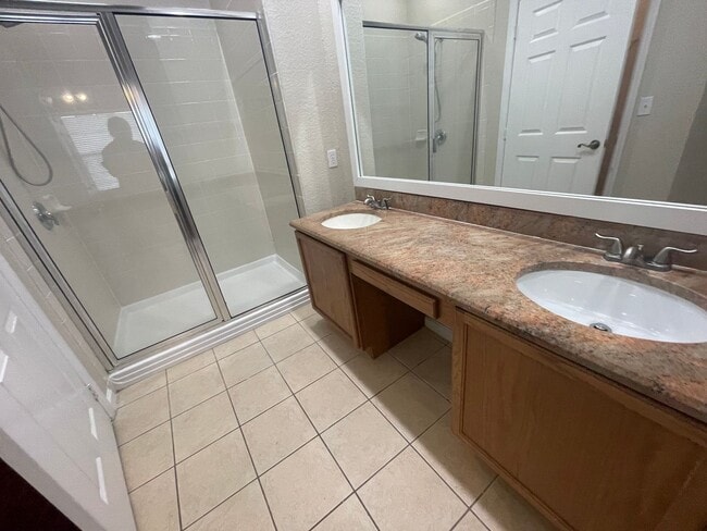 Building Photo - Affordable Elegance! 3 Bed 2 Bath Condo in...