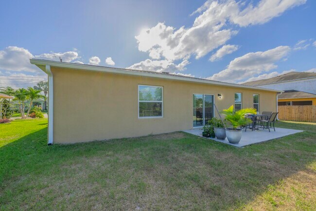 Building Photo - 4042 SW Jaqust St