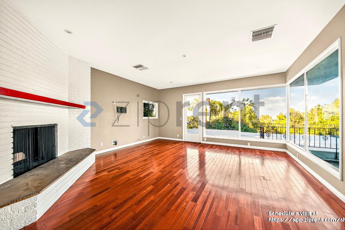 Building Photo - 5187 Llano Dr