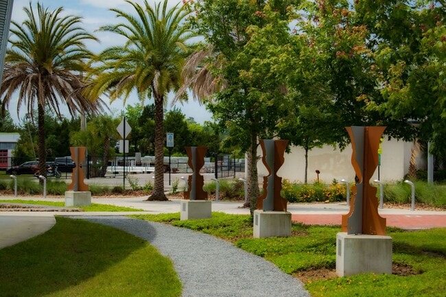 Building Photo - NOW LEASING FOR FALL 2026