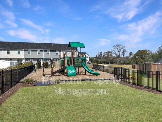 Building Photo - 305 Mancini Dr