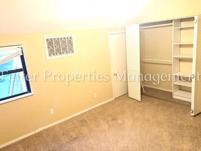 Building Photo - Eastside Evansville Condo!!!