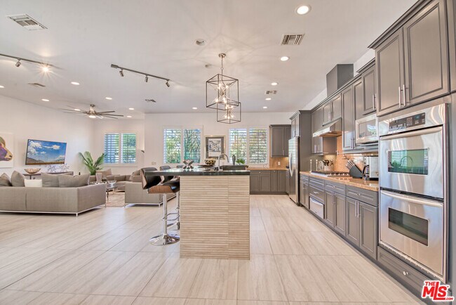 Building Photo - 36422 Sandsal Cir