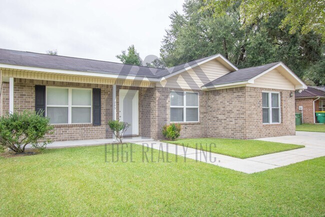 Building Photo - 1253 Roberts Way
