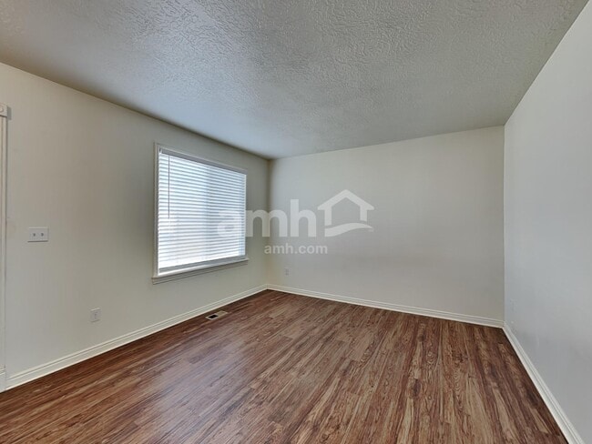 Building Photo - 468 E 1480 N