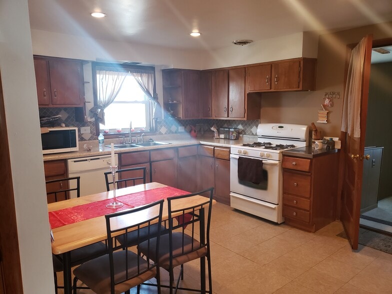 Primary Photo - 3355 N Ottawa Ave