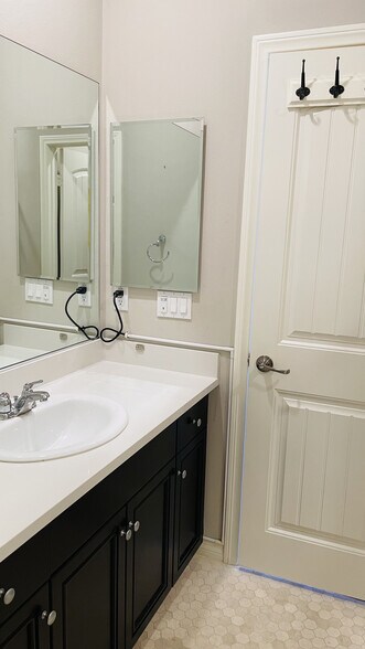 Building Photo - 24359 Verdugo Cir