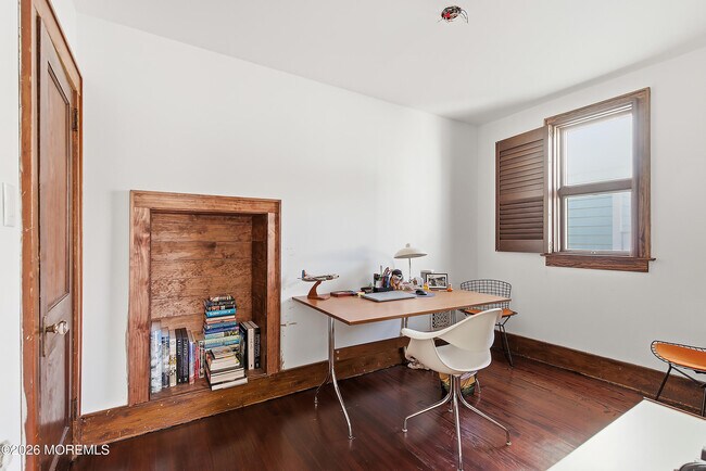 Building Photo - 600 N Bayview Ave