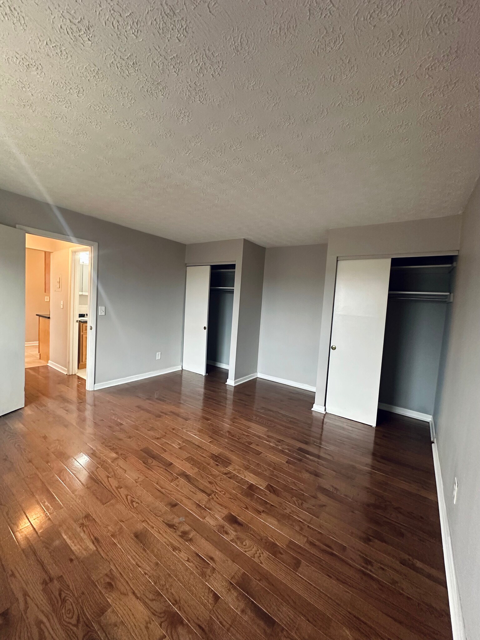 Building Photo - 320 Hanna Ave