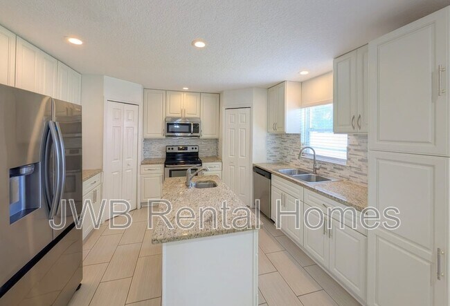 Building Photo - 5430 Shady Pine St S