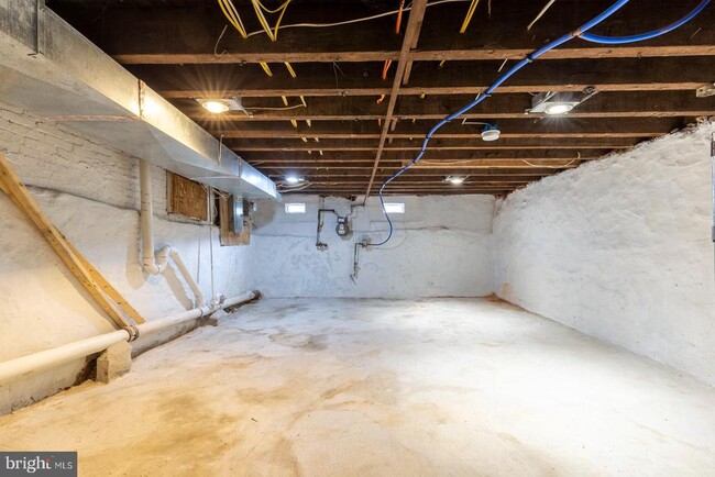 Building Photo - 801 Cameron St