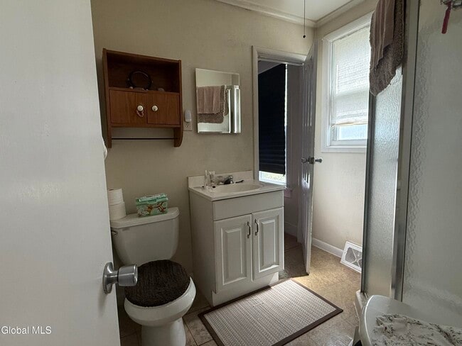 Building Photo - 172 Kingsboro Ave