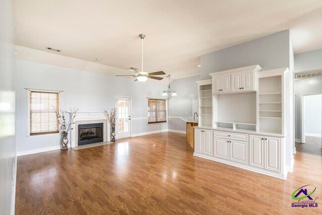 Building Photo - 217 Sedgebrooke Dr