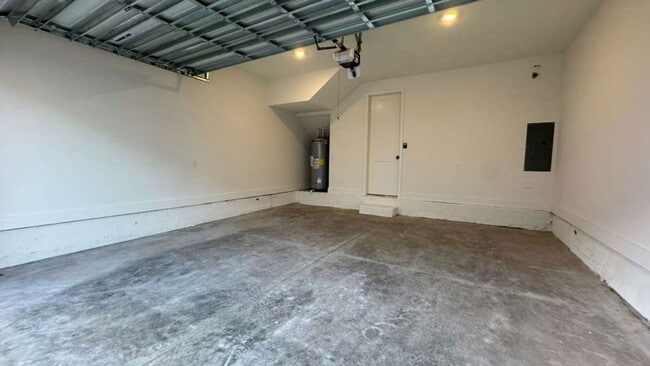 Building Photo - 15244 Groveside