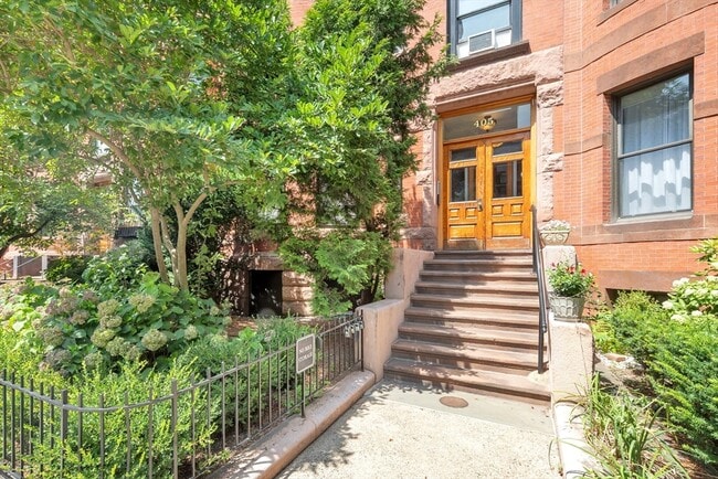 Building Photo - 405 Marlborough St