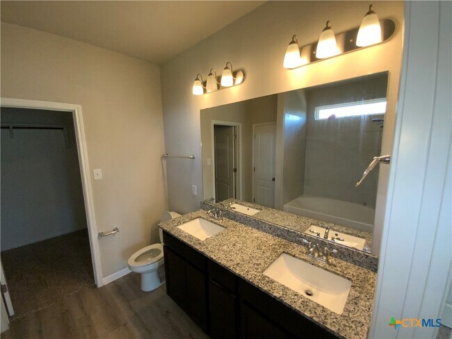 Building Photo - 1236 Grand Oak Trl