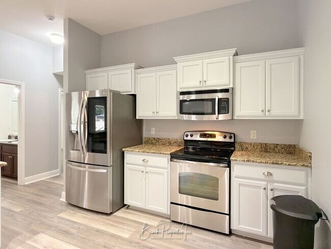 Building Photo - 6185 Autumn Pines Cir