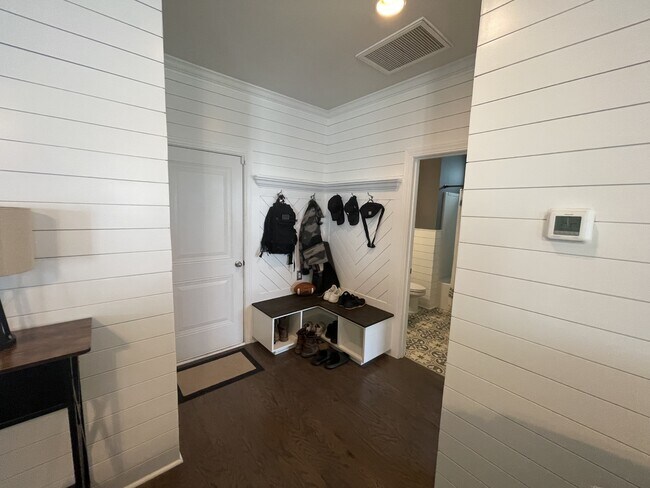 Building Photo - 208 Seaworthy St