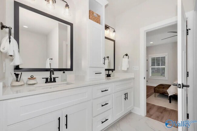 Building Photo - 10 Mountain Vis Cir