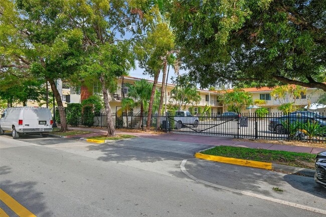 Building Photo - 345 Michigan Ave