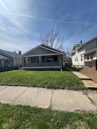 Building Photo - 896 N Gladstone Ave