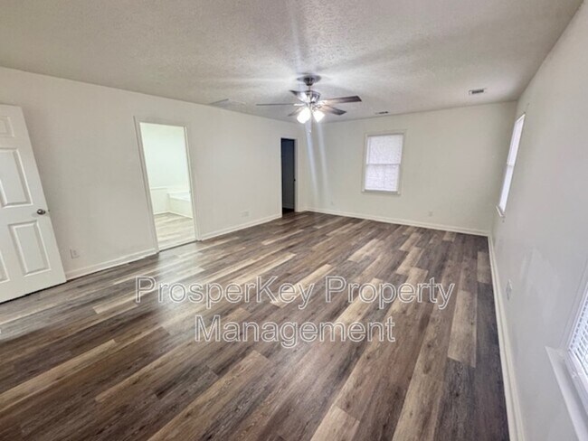 Building Photo - 5710 August Ave