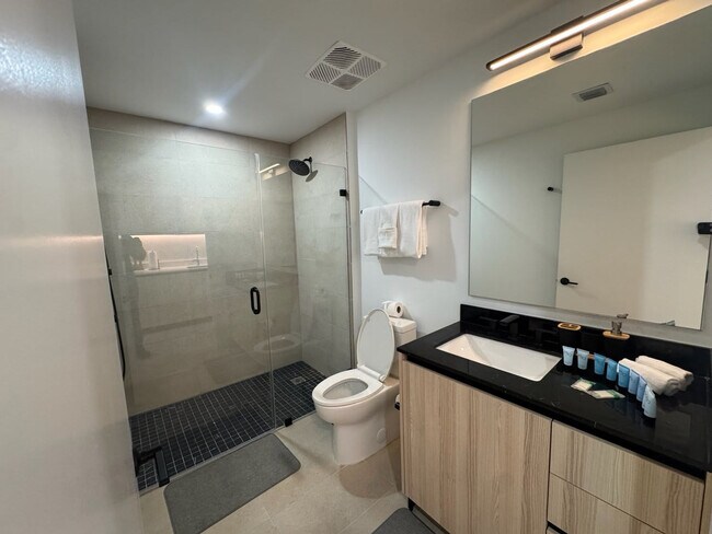 Building Photo - 225 N Miami Ave