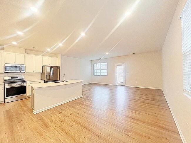 Building Photo - 211 Stellate Pl