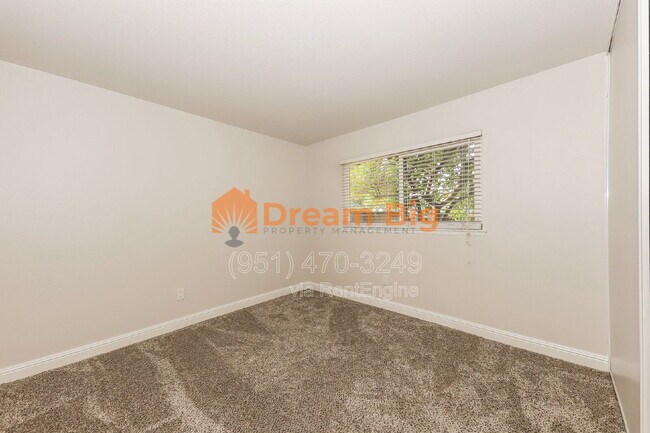 Building Photo - 2877 Sandberg St