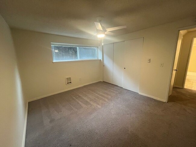 Interior Photo - 14th Ave S - 2bed/1bath - Beacon Hill - Re...