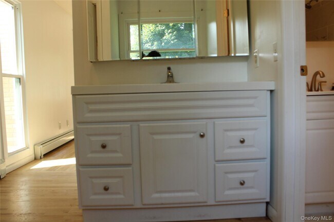 Building Photo - 8 Tanglewood Dr