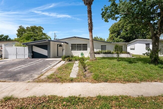 Primary Photo - 700 SW 67th Ave