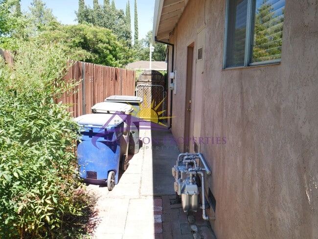Building Photo - 7296 Farm Dale Way