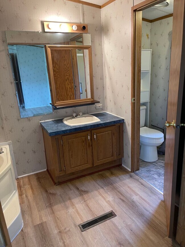 Building Photo - 3 bedroom home Fayetville PA!