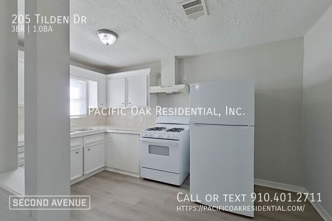 Building Photo - LIMITED TIME: $750 off second month’s rent...