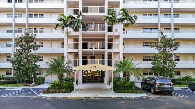 Building Photo - 605 Oaks Dr