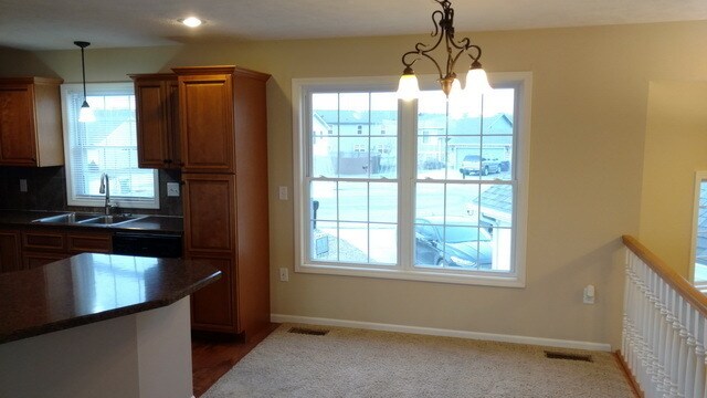 Building Photo - 4 bedroom, 3 bath home on quiet Cul-de-sac...