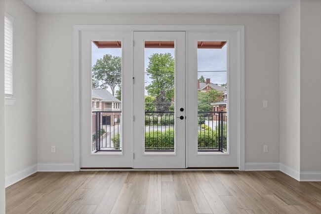 Building Photo - 715 Bespoke