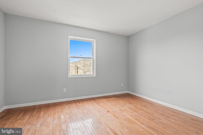 Building Photo - 1132 W Nevada St