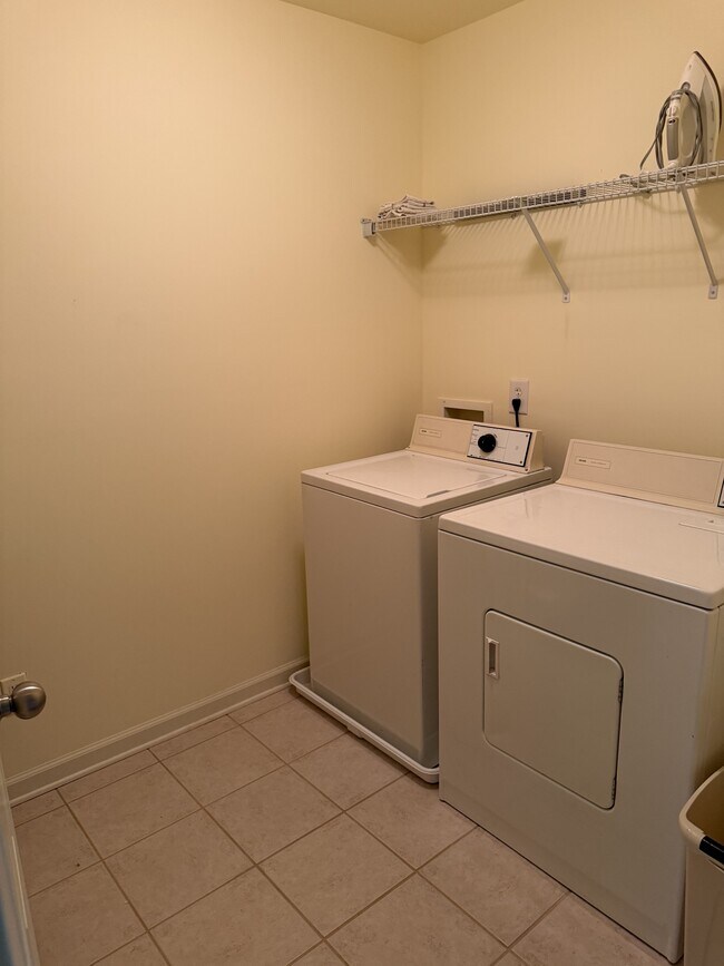 Building Photo - 501 Port Laz Ln