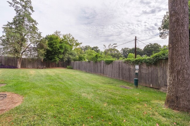 Building Photo - 918 McAlway Rd