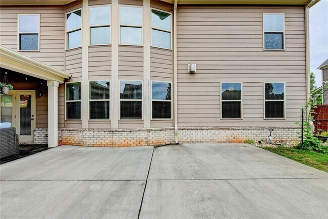 Building Photo - 6035 Ashborough Park