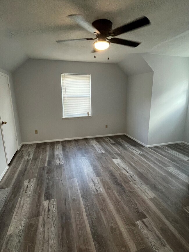 Building Photo - 5730 Cartagena St