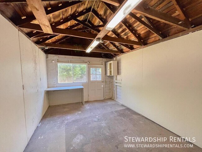 Building Photo - 2334 Augusta St