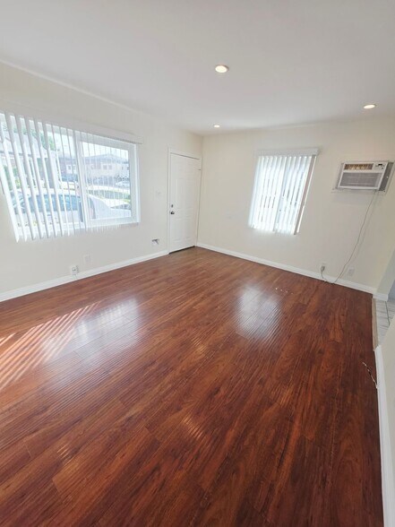 Building Photo - 449 W Harvard St