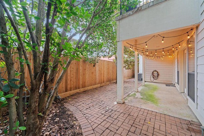 Building Photo - 2406 Dorrington St
