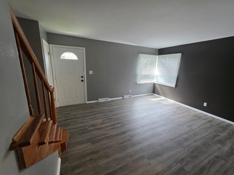 Building Photo - 8594 W Villard Ave