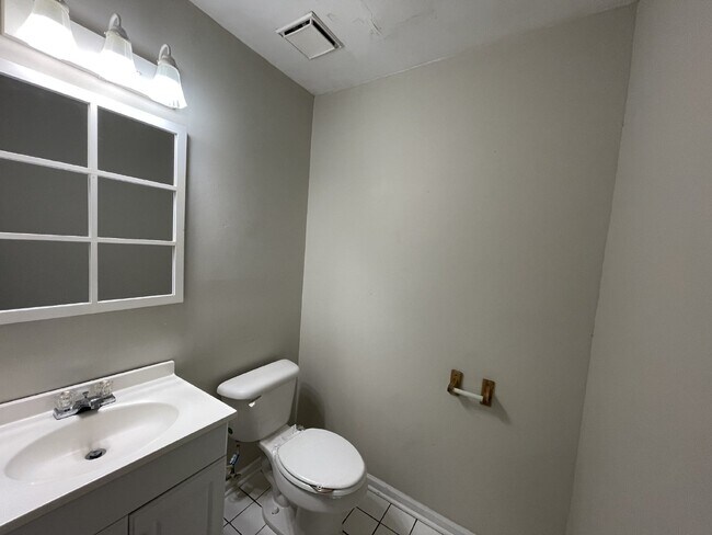 Building Photo - Home For Rent