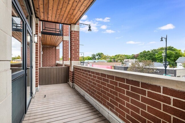 Building Photo - 7652 Madison St